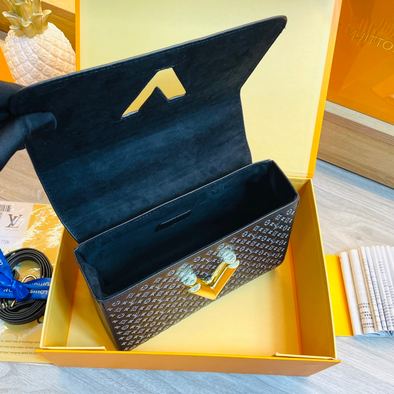 Túi lv twist logo chìm 3D s23