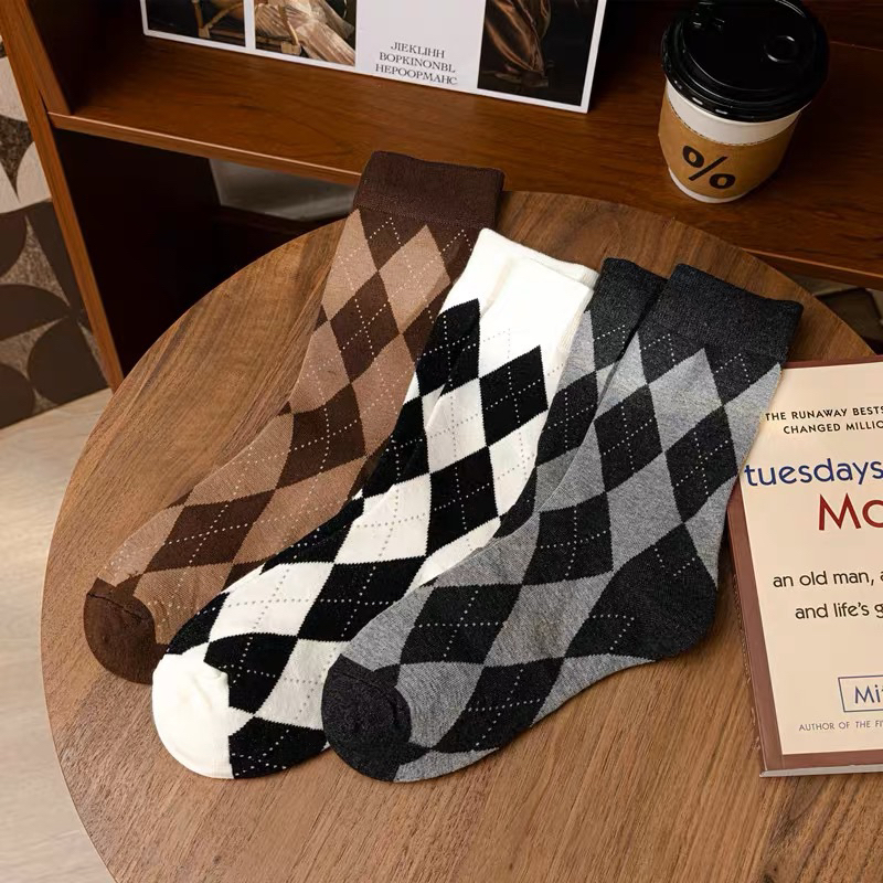 TẤT VỚ NỮ COTTON LƯỚI HÌNH THOI ĐEN TRẮNG PHONG CÁCH NHẬT BẢN