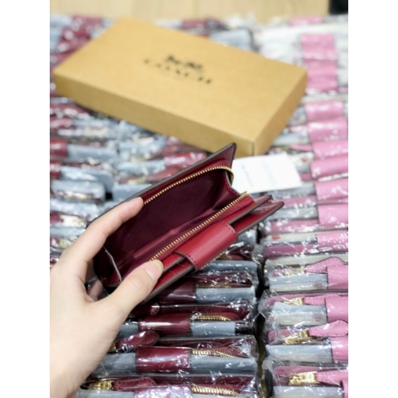 VÍ COACH GÀI Medium Corner Zip