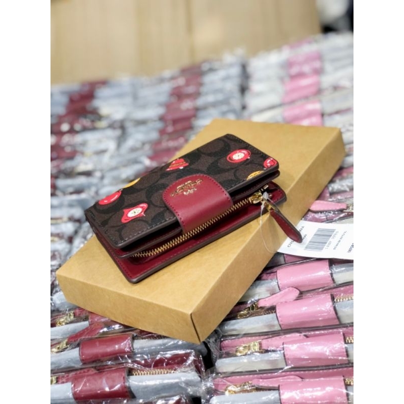 VÍ COACH GÀI Medium Corner Zip