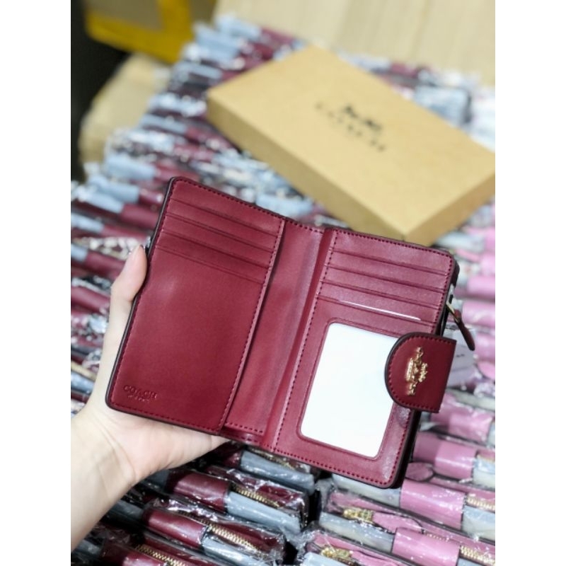 VÍ COACH GÀI Medium Corner Zip