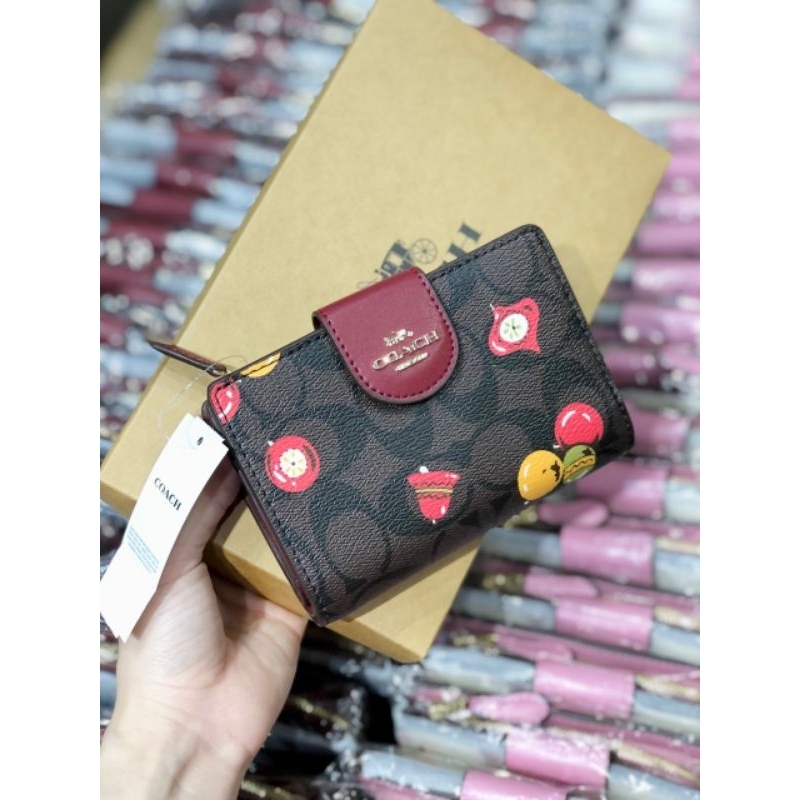 VÍ COACH GÀI Medium Corner Zip