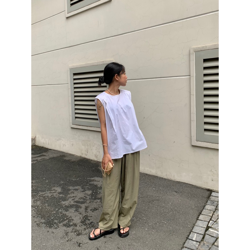 Lili Top - áo ngắn xẻ vạt sau