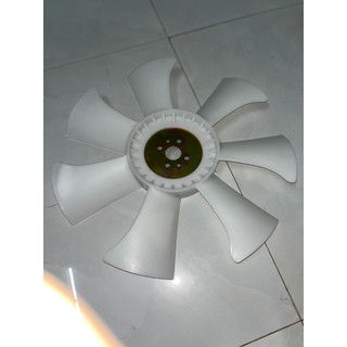 Cánh quạt lỗ trong 2.8cm chân 4 ốc 5.3cm dài phủ bì cánh 42cm trên ô tô