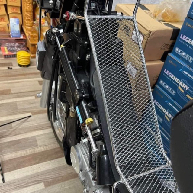 Baga giữa Dream xiken có 2 móc treo đồ  gắn như zin