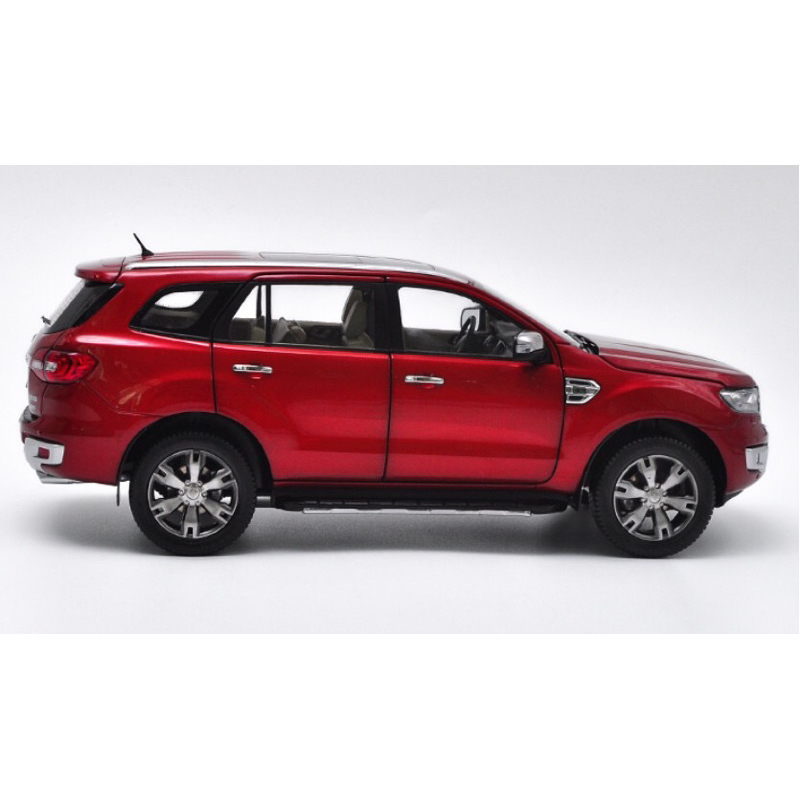 Mô hình xe Ford Everest 2016 tỉ lệ 1:18