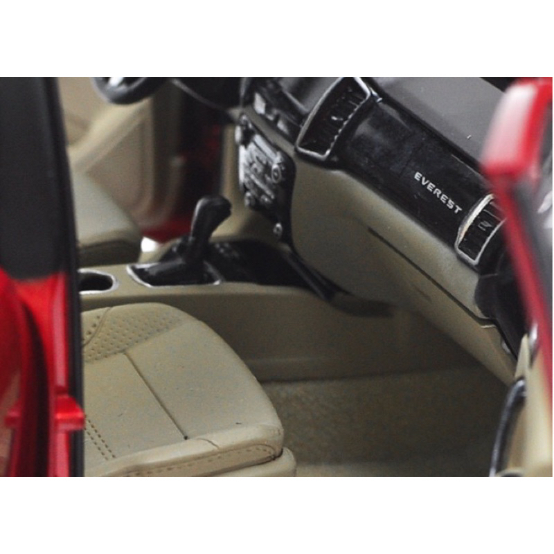Mô hình xe Ford Everest 2016 tỉ lệ 1:18
