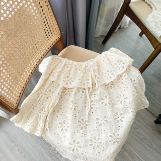Áo trễ vai hoa lỗ