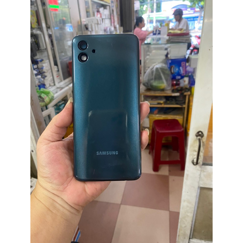 Vỏ samsung A04 có khay sim khung sườn kính camera