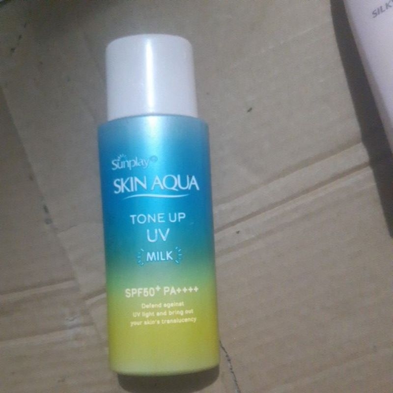 CHỐNG NẮNG SKIN AQUA 50ML ĐOÁN TRÊN 95% ĐA NĂNG CD TRÊN ẢNH MỌI LOẠI DA CHẤT CÒN HD K BIẾT