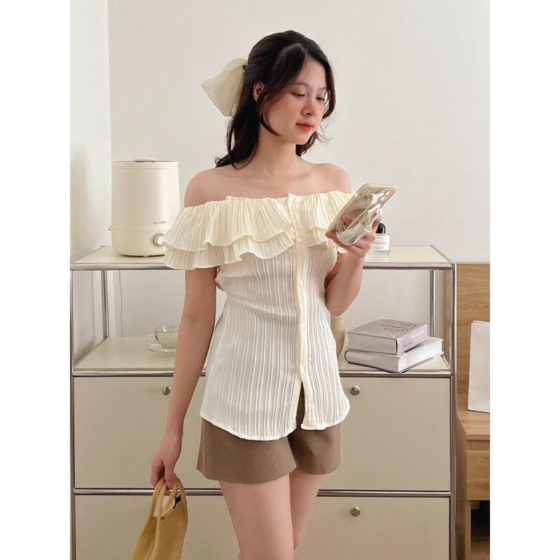 Áo gân trễ vai 2 lớp bèo tầng xẻ trước