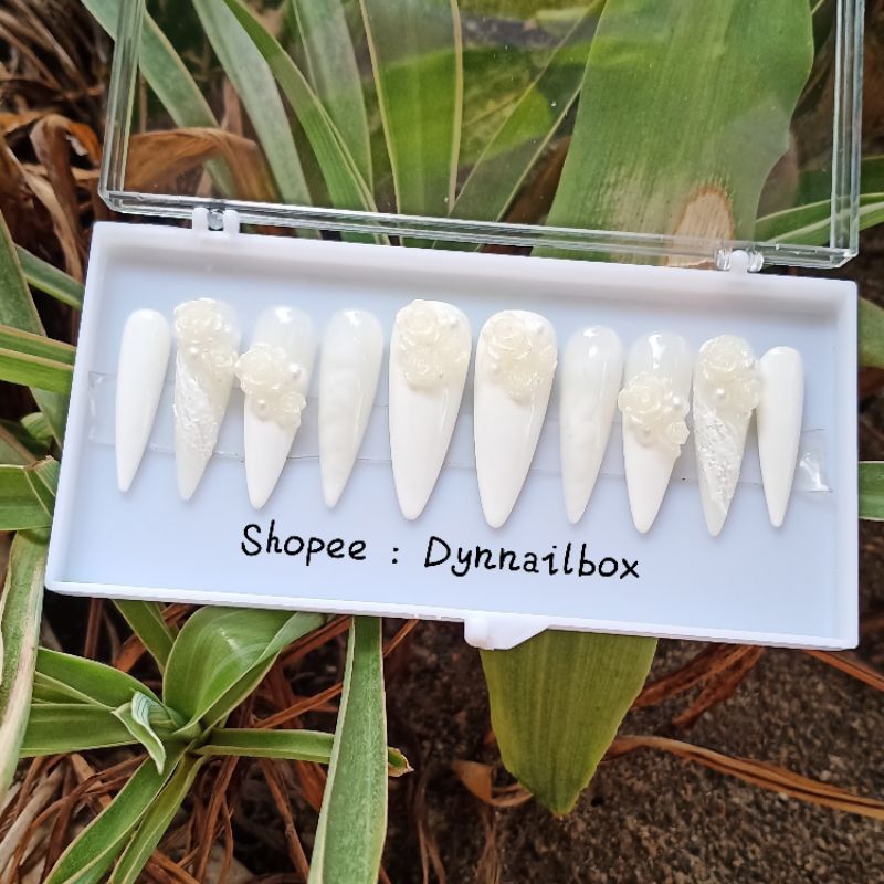Móng tay giả , Nailbox sang trọng đính hoa mẫu 2