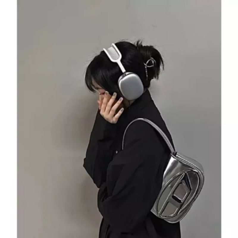 Túi xách nữ kẹp nách D.i.e.s.e.l màu bạc hot trend nhất 2023