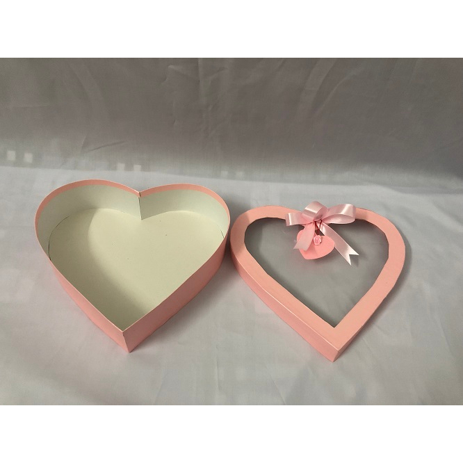 Hộp quà trái tim mặt kiếng đường kính 27 cm cao 7 cm/hộp