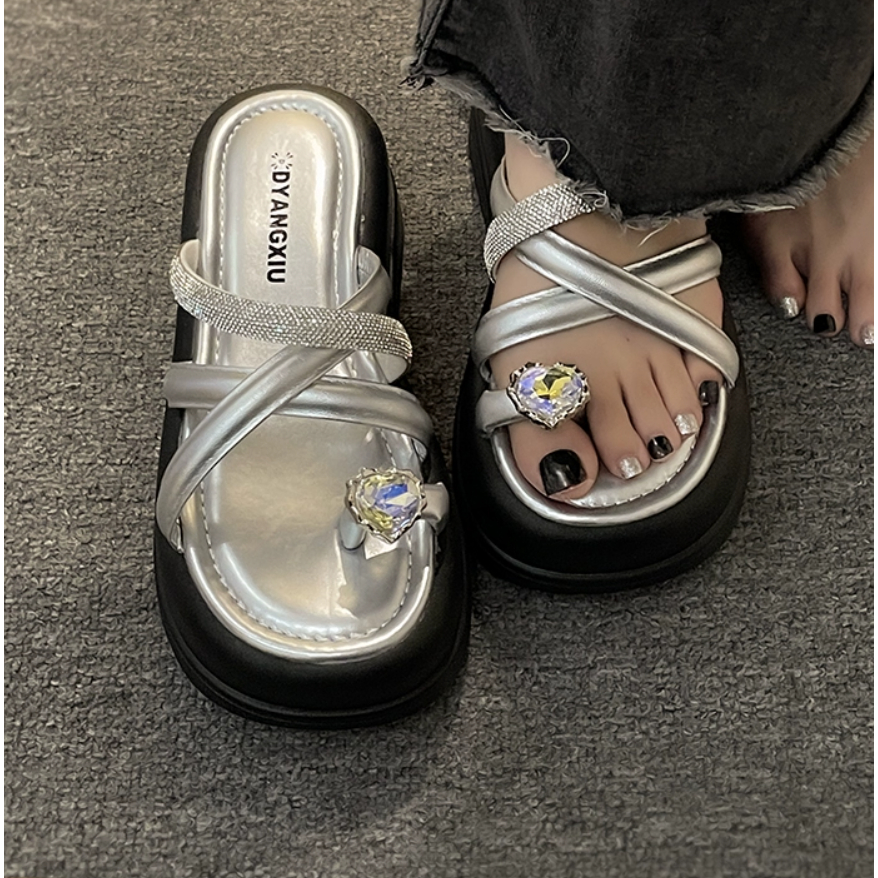 Dép đan chéo đính đá đế dày nữ đi bên ngoài 2023 dễ phối đồ thường ngày