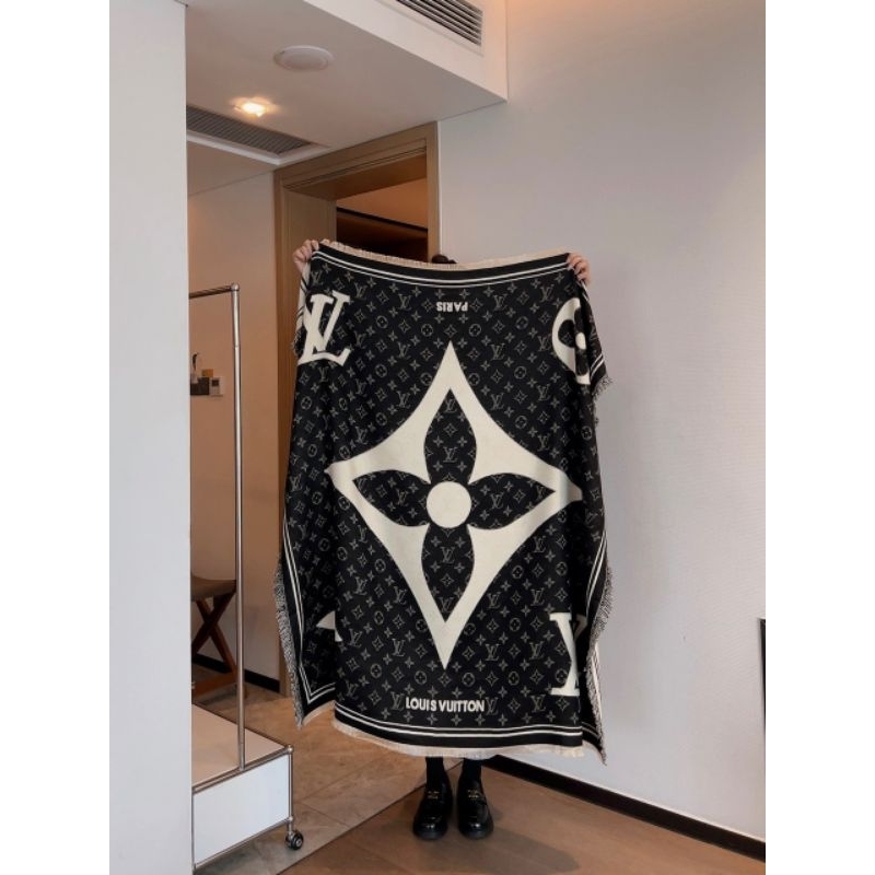 Khăn Choàng Dạ Thỏ Lv Vuông 140x140cm Cao Cấp