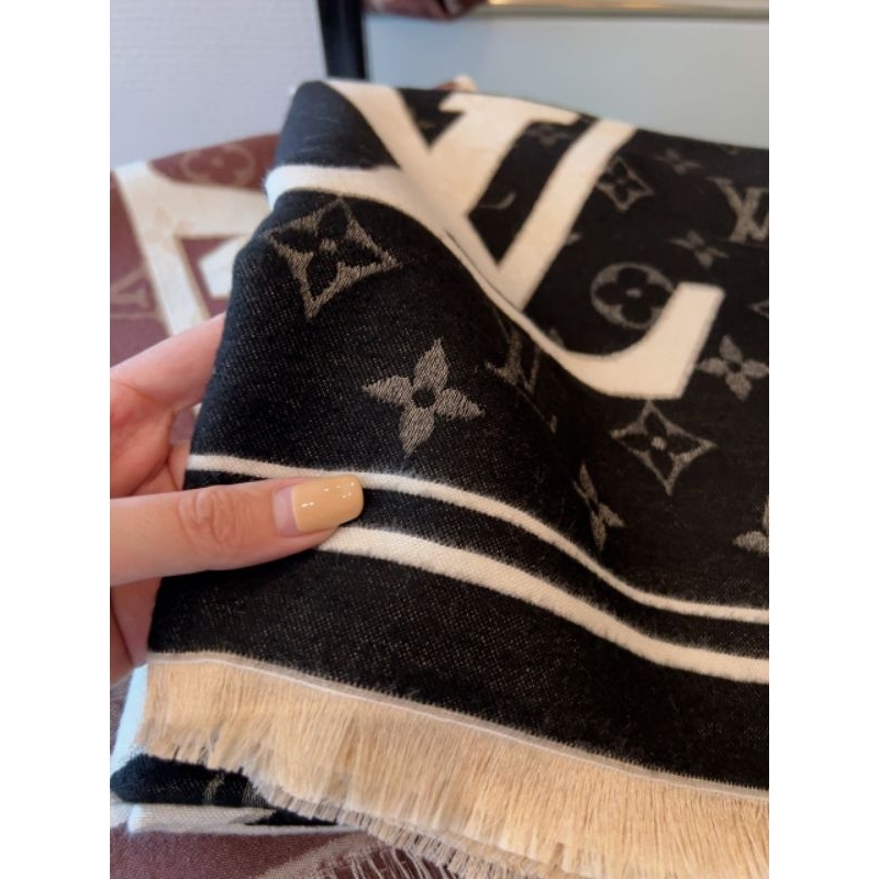 Khăn Choàng Dạ Thỏ Lv Vuông 140x140cm Cao Cấp