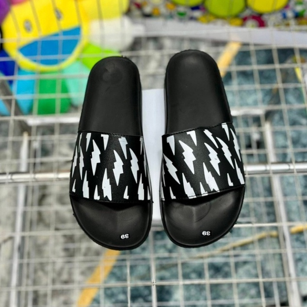 Dép quai ngang tia sét thời trang nam nữ NELL BARRET màu đen hình tia sét tráng bản siêu nét,Full size 38/42