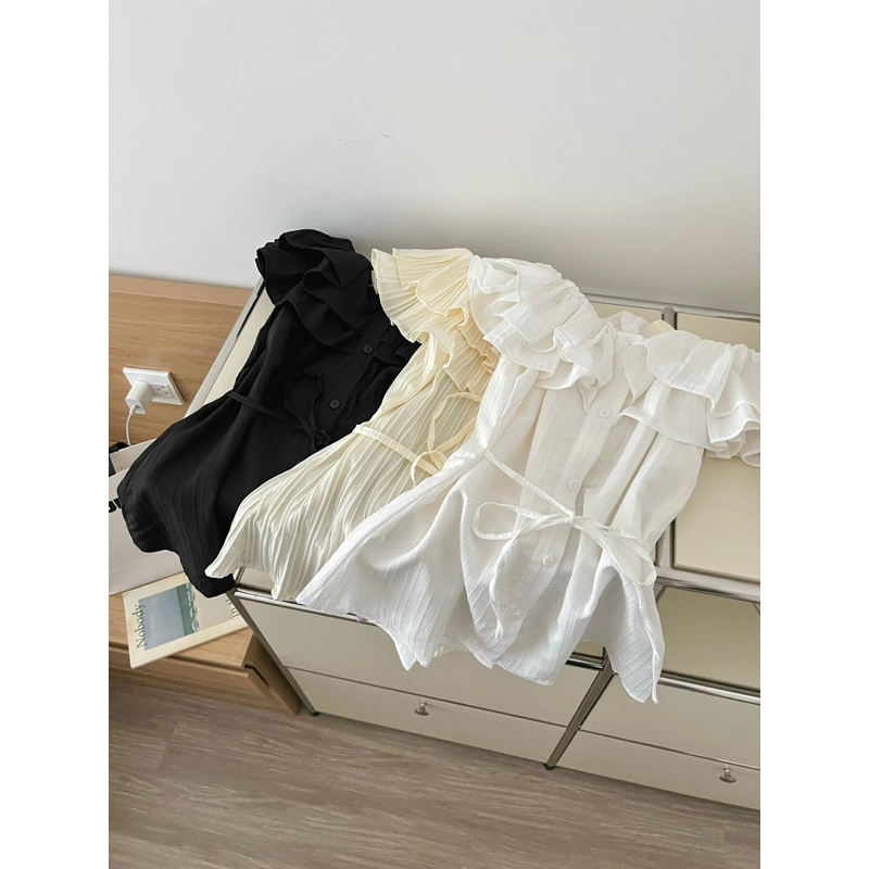 Áo gân trễ vai 2 lớp bèo tầng xẻ trước