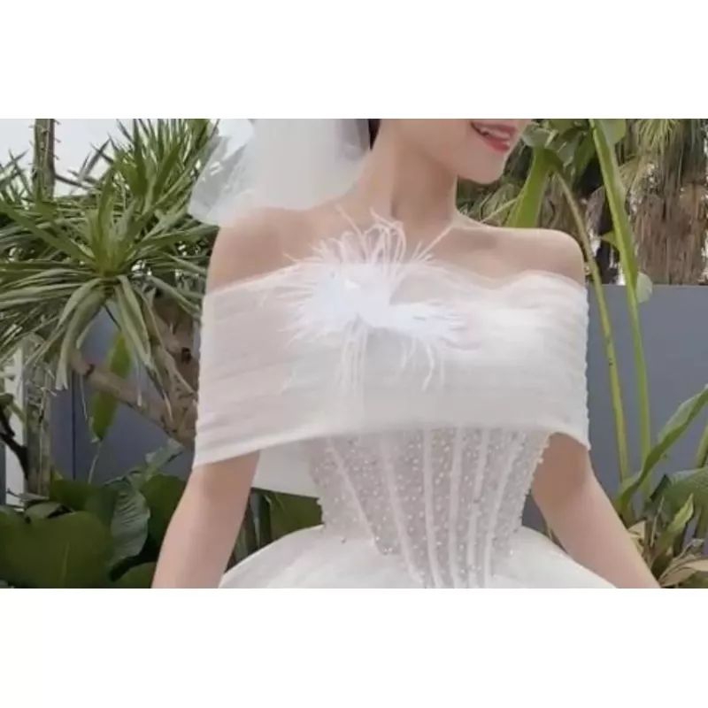 Áo choàng rời đính hoa lông vũ