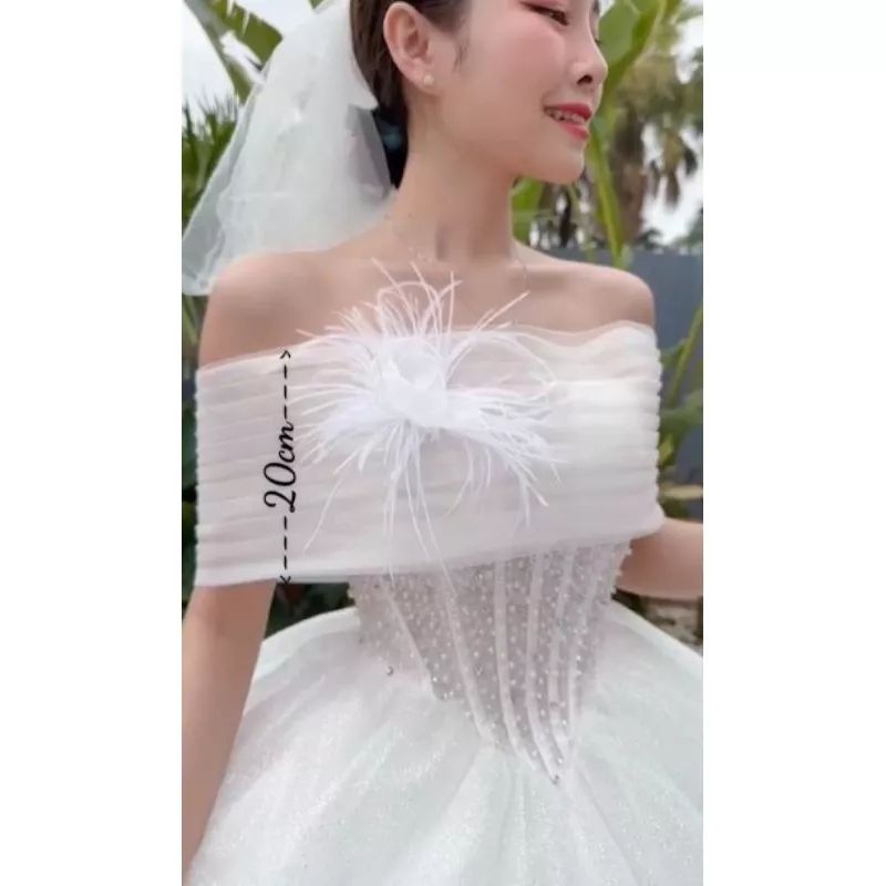 Áo choàng rời đính hoa lông vũ