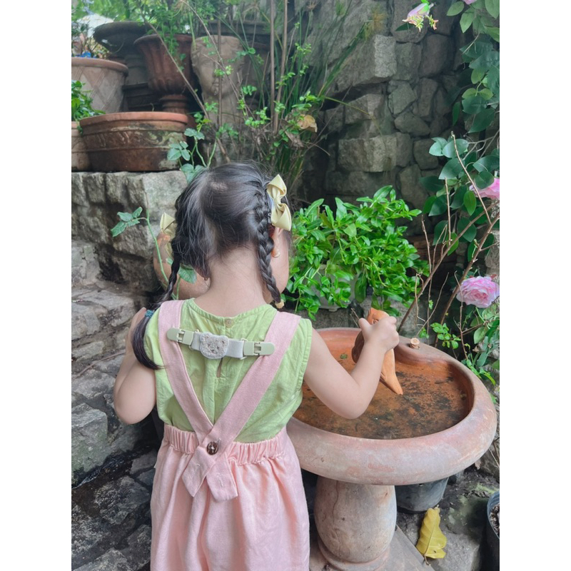 Kẹp cố định dây yếm em bé