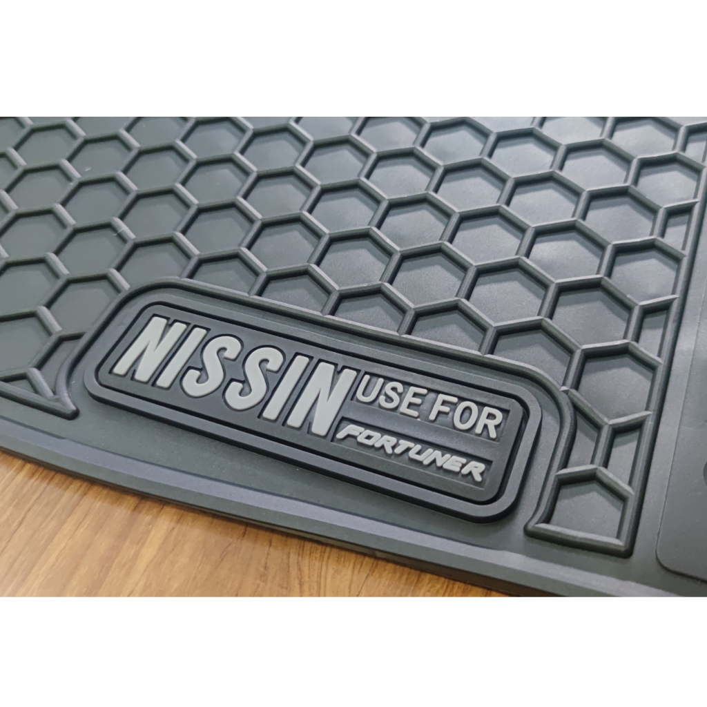 Thảm Lót Sàn Xe Toyota Fortuner Thương Hiệu NISSIN Cao Cấp, Thảm Lót Sàn Cao Su Không Mùi, Không Thấm Nước, Dễ Dọn Rửa | BigBuy360 - bigbuy360.vn