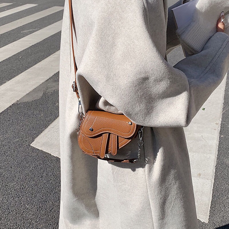 Túi xách nữ mini Saddle Bag có dây đeo chéo dáng yên ngựa mẫu mới size 14cm