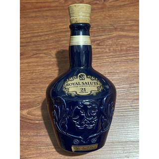 Vỏ chai rượu Chivas 21