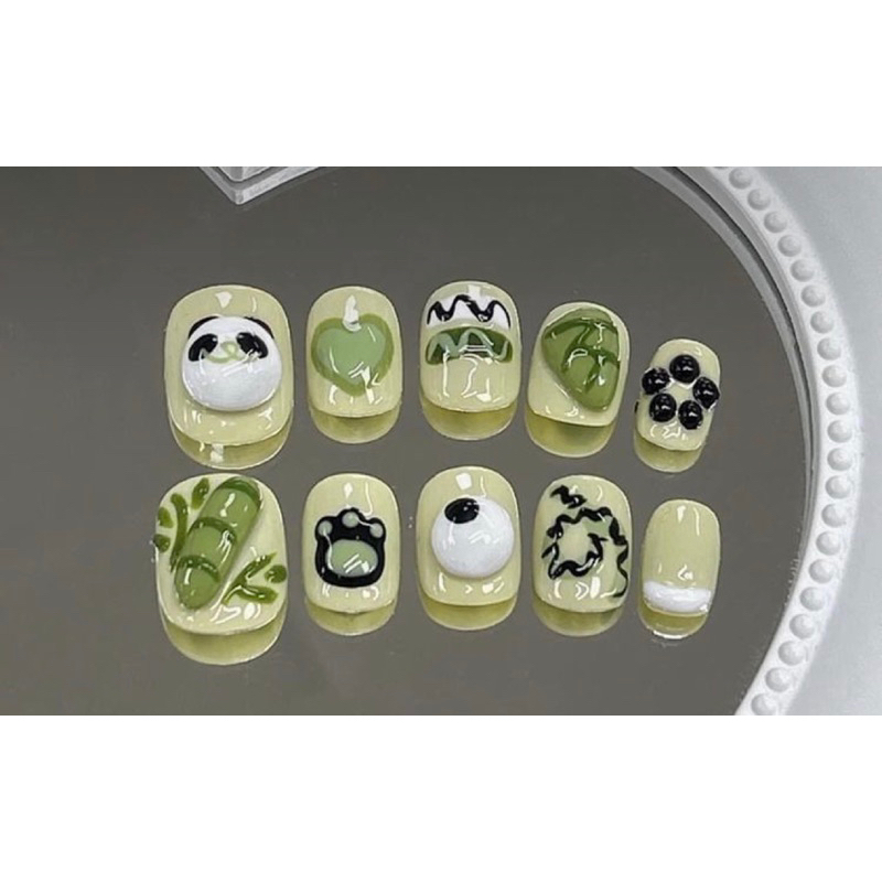 Móng úp con gấu trúc nè