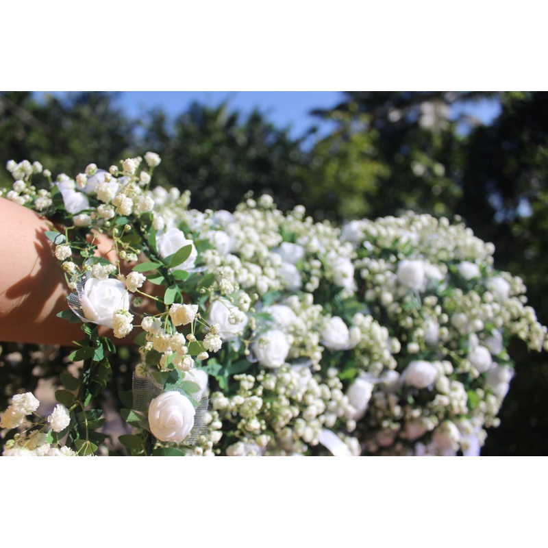 Vòng hoa baby tươi phối hoa trắng