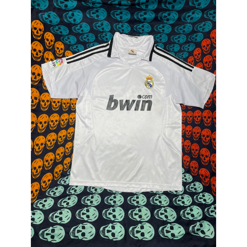 Áo thun thể thao 2hand Real Madrid màu trắng size L (67x52)