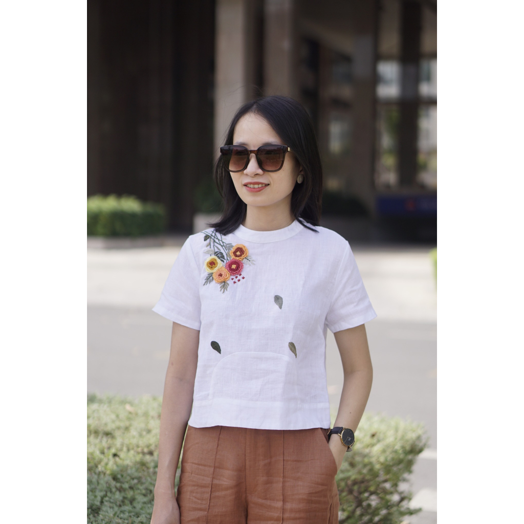 MaxMessi - Áo crotop nữ Linen Tưng Premium Chairmain cổ lọ form rộng thêu hoa thủ công