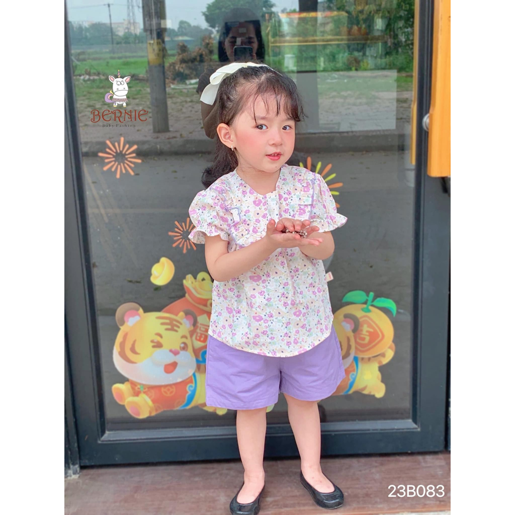 Bộ áo cộc tay hoa nhí phối quần đùi kaki Bernie cho bé gái