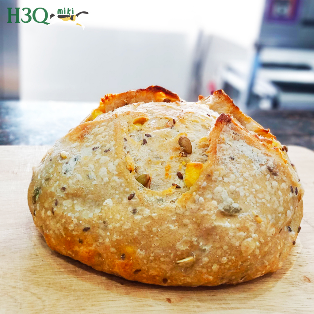 Bánh Mì Men Sống Nguyên Cám Nhân Hạt Ngũ Cốc H3Q Miki Ổ Tròn 680g (Lát Lẻ | 1/4 | Nửa | Nguyên Ổ)