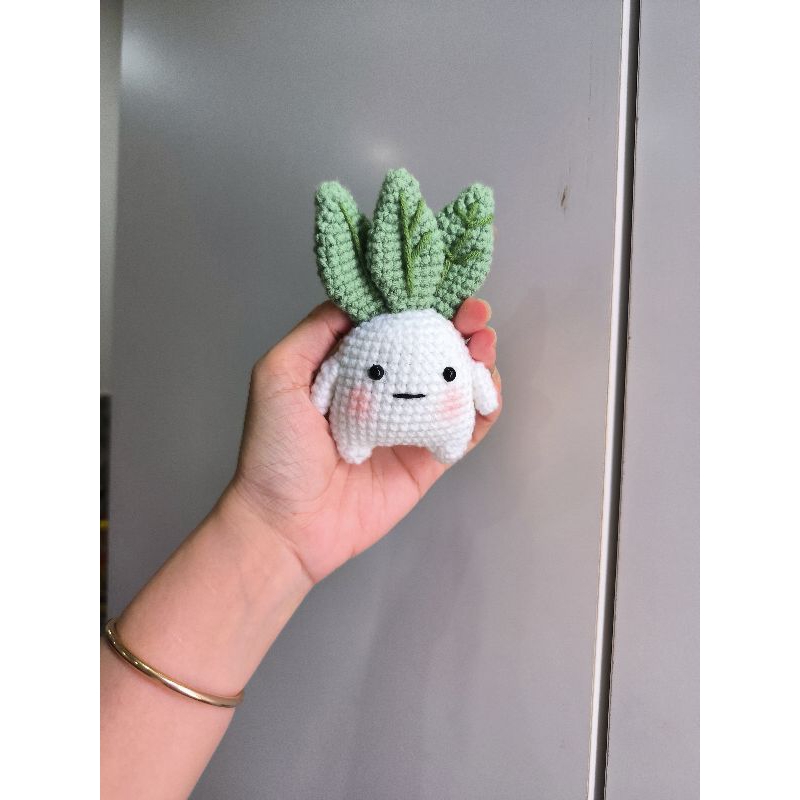 Móc khoá củ cải nhân sâm bằng len