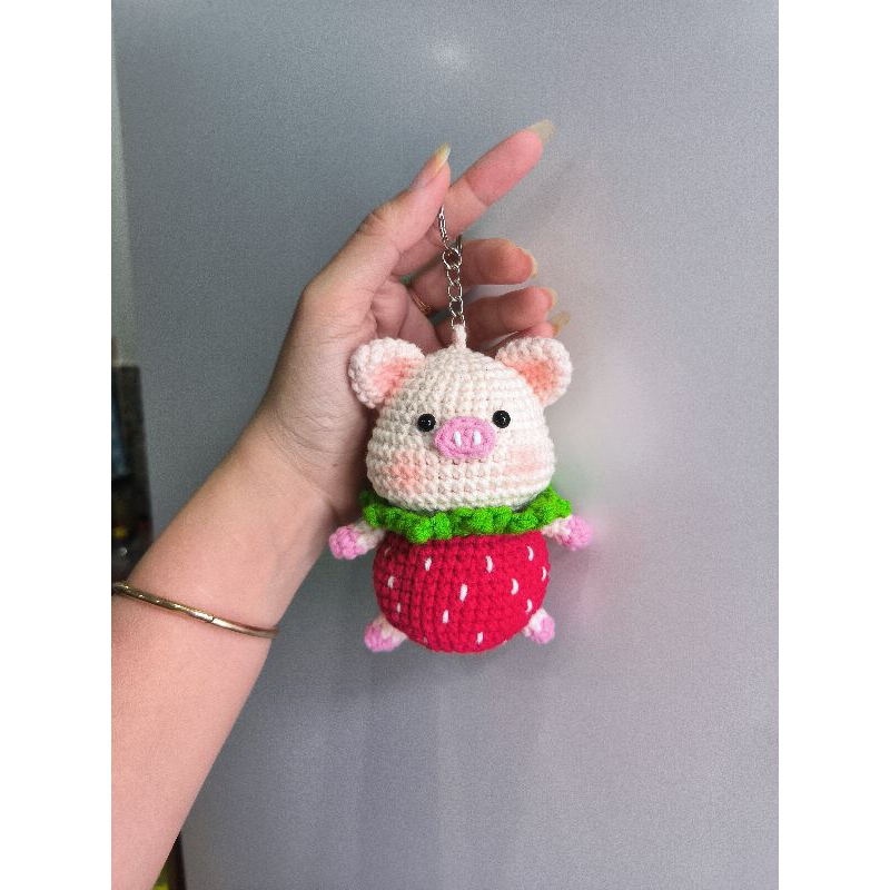 Móc khoá heo dâu bằng len