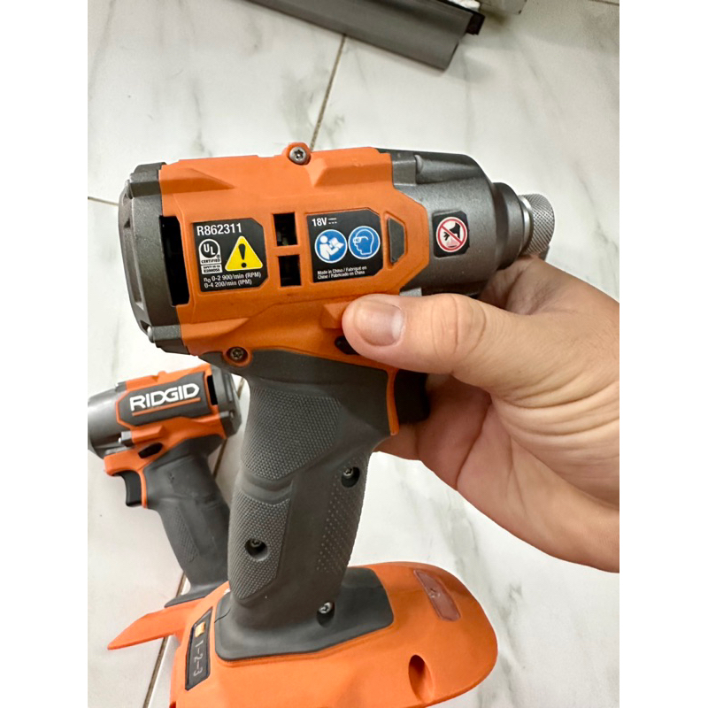 máy bắn vít ridgid 3 cấp độ R862311