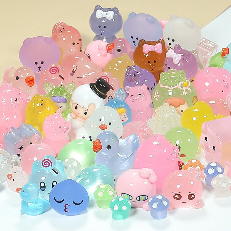 Charm dạ quang phát sáng nhiều màu sắc, giao màu ngẫu nhiên