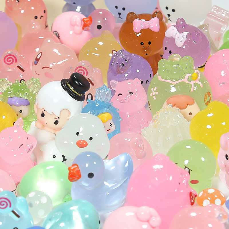 Charm dạ quang phát sáng nhiều màu sắc, giao màu ngẫu nhiên