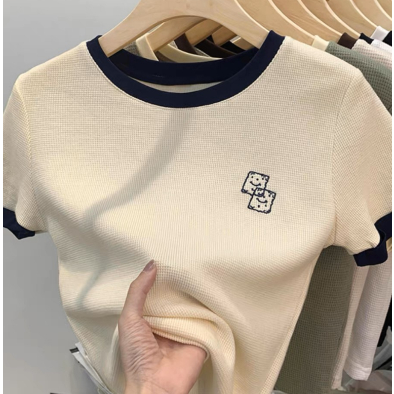 Áo thun nữ ngắn tay thêu xúc xắc ❤️Pinkee❤️ áo baby tee nữ vải tổ ong cao cấp MA060