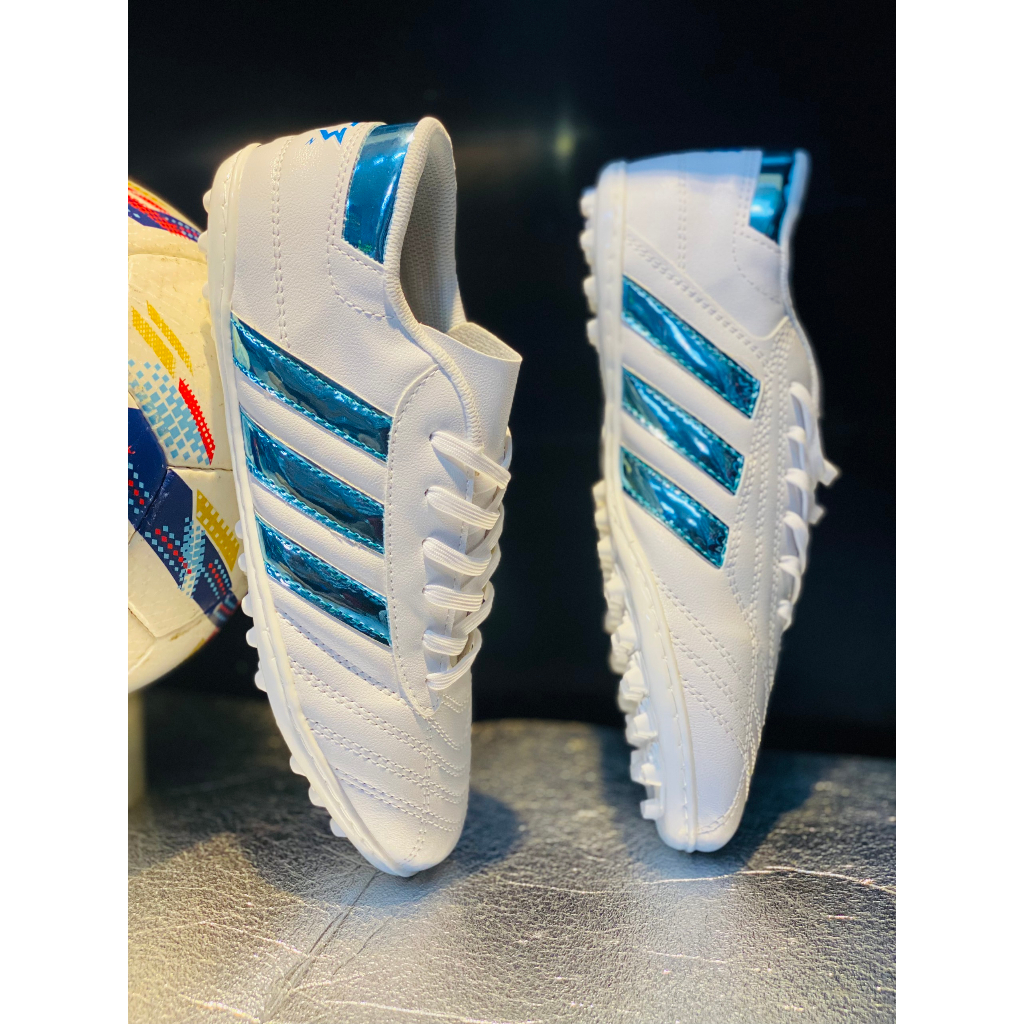 Giày đá banh ba sọc Ct3x mới siêu nhẹ