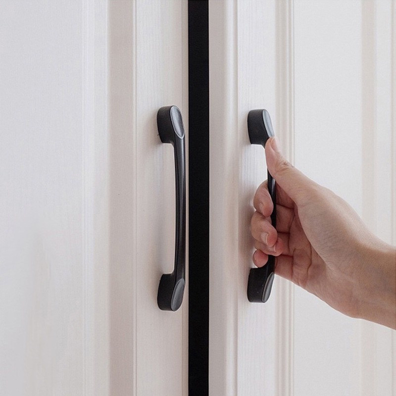 Tay nắm tủ đen dài hợp kim 96mm TN89090