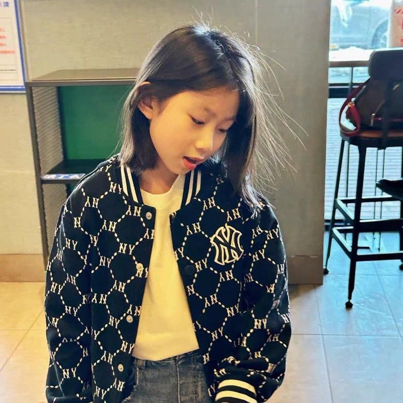 Áo khoác bomber trần Trâm MLB dư xịn