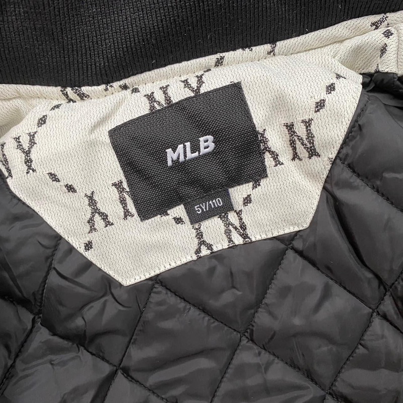 Áo khoác bomber trần Trâm MLB dư xịn