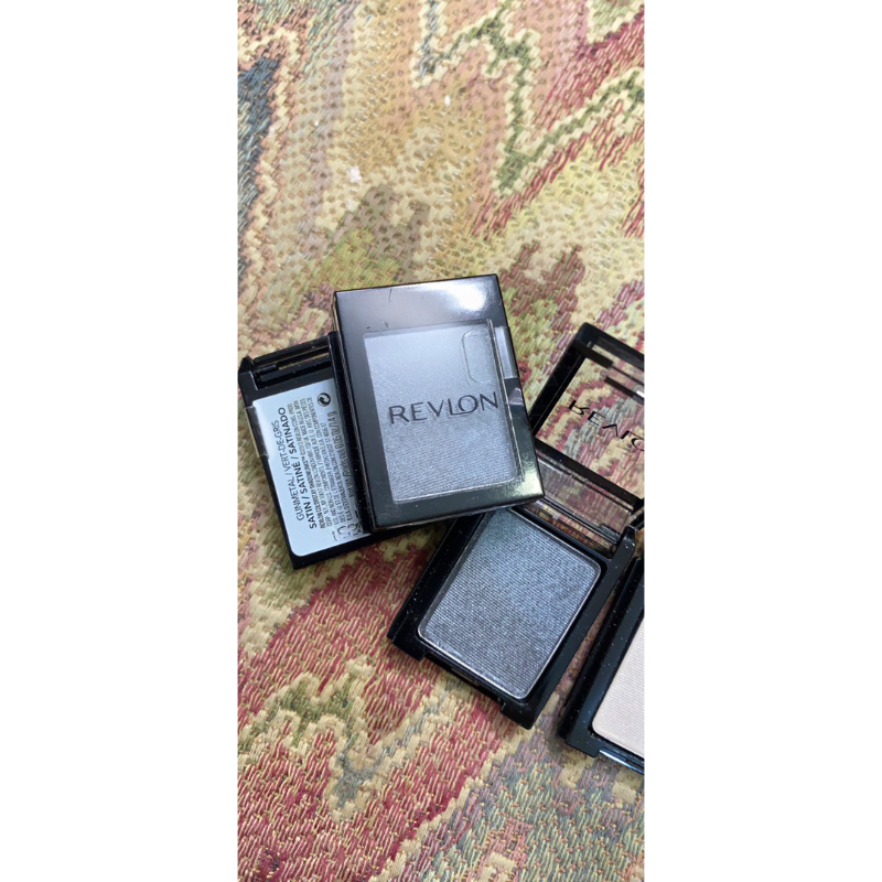 Tách lẻ.màu mắt lẻ Revlon