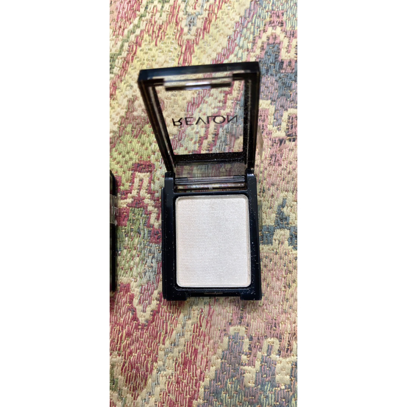 Tách lẻ.màu mắt lẻ Revlon
