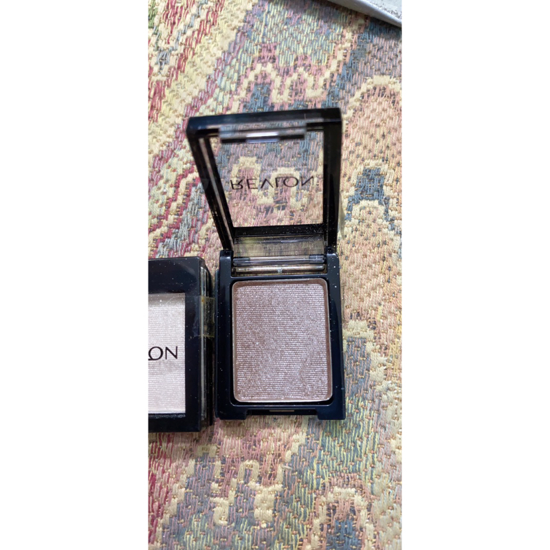 Tách lẻ.màu mắt lẻ Revlon