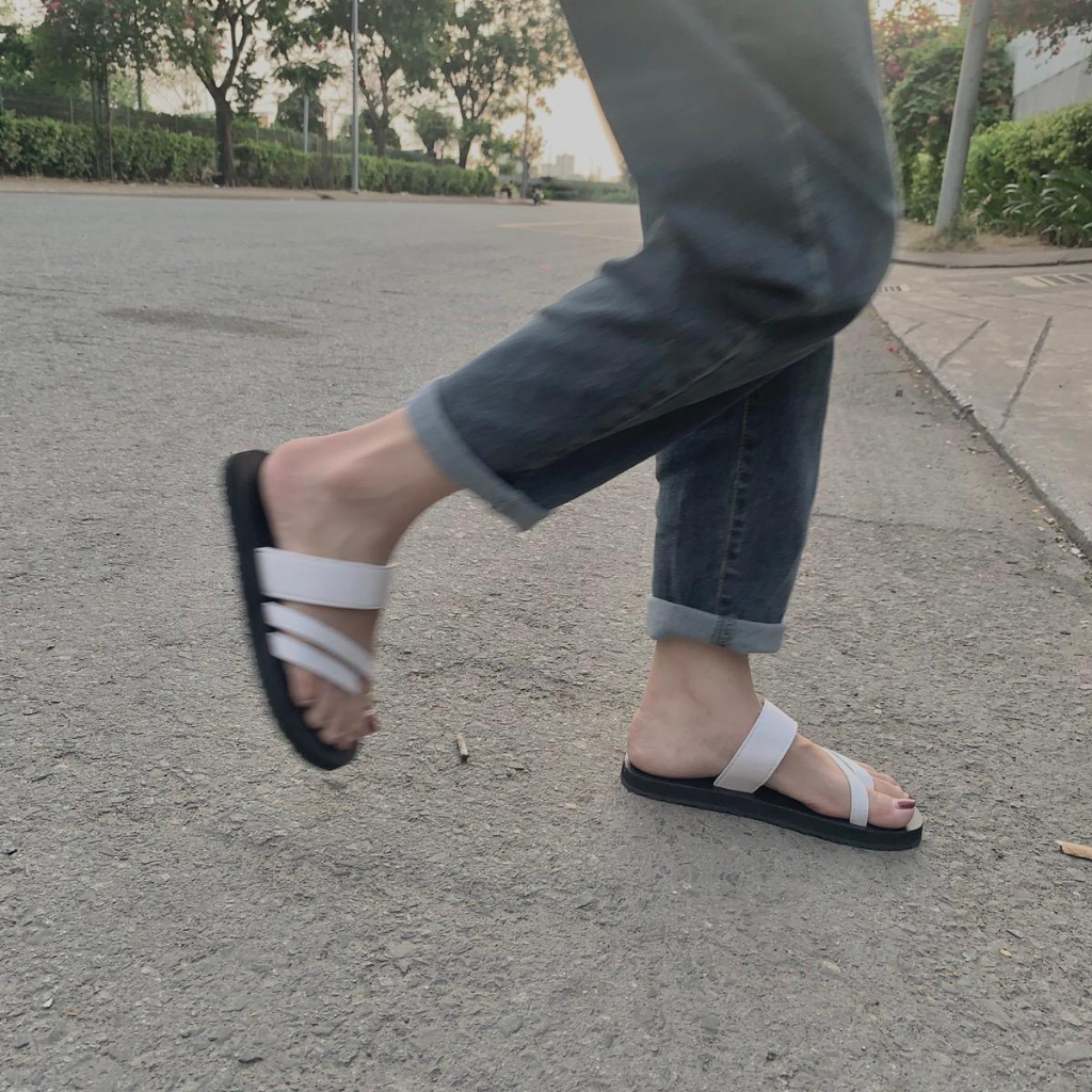 Dép nữ M50 xỏ ngón thiết kế 2 màu đen trắng size 34-42