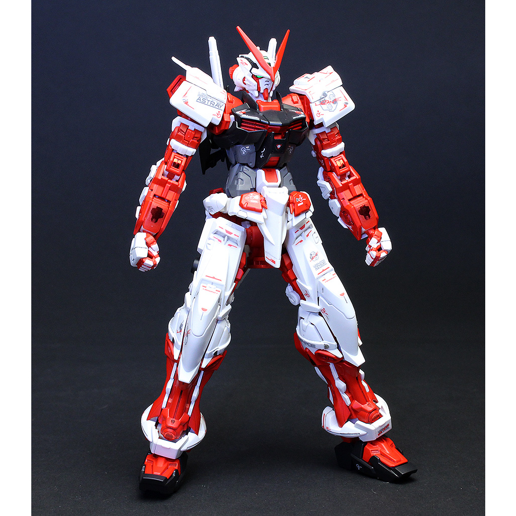 Mô hình Gundam RG 19 Astray Red Frame - Bandai